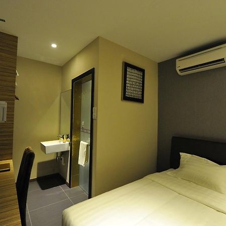 Milano Hotel Келуанг Екстериор снимка
