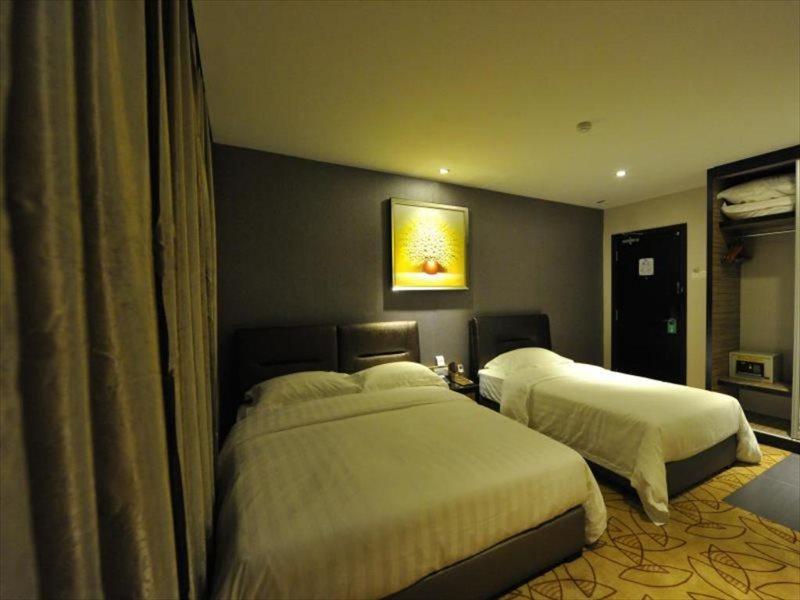 Milano Hotel Келуанг Екстериор снимка