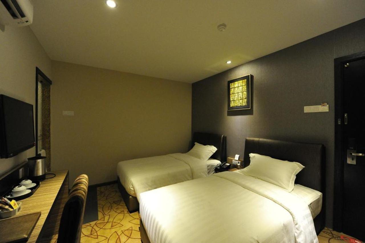 Milano Hotel Келуанг Екстериор снимка