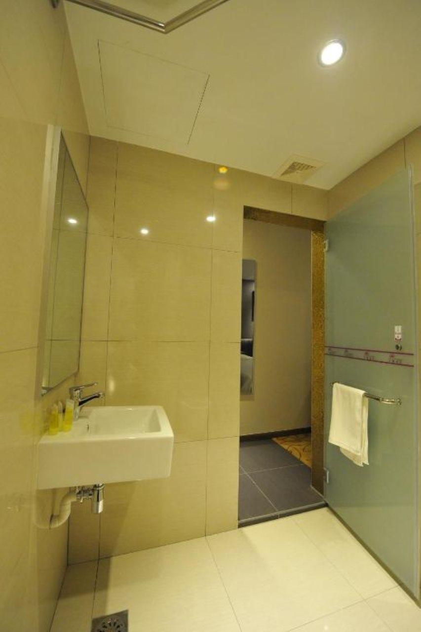 Milano Hotel Келуанг Екстериор снимка