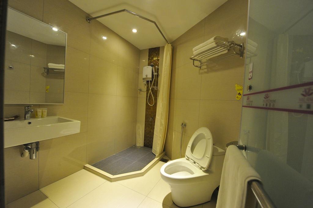 Milano Hotel Келуанг Стая снимка