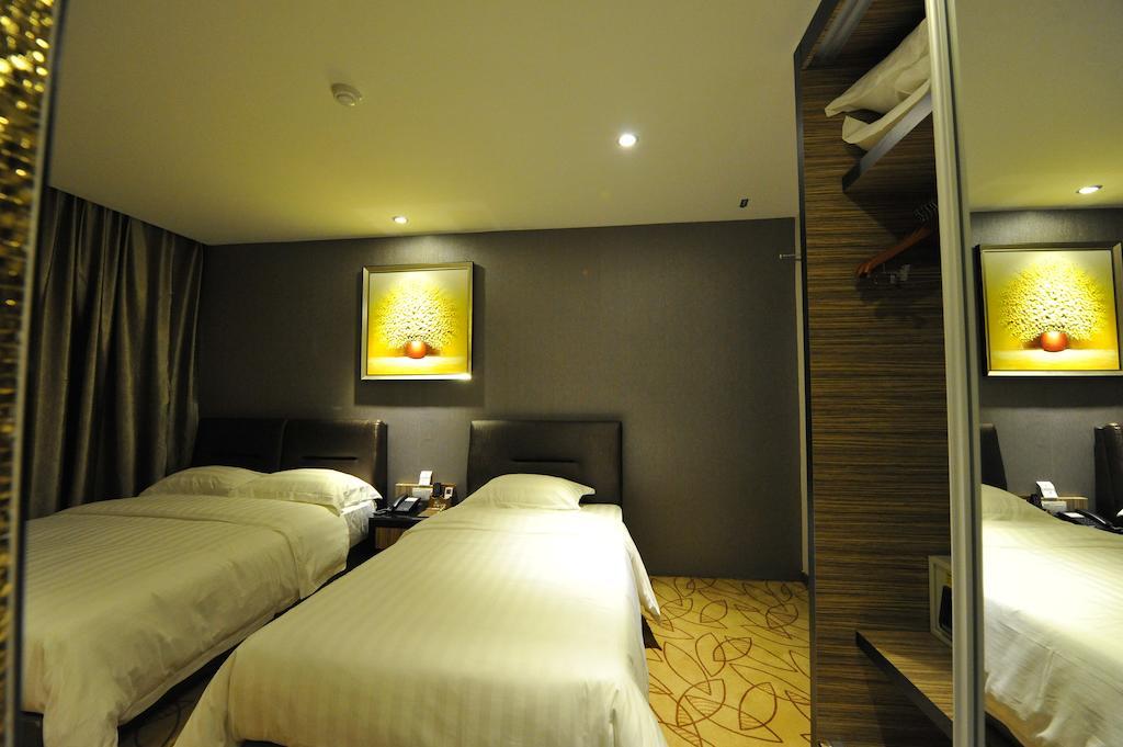 Milano Hotel Келуанг Стая снимка