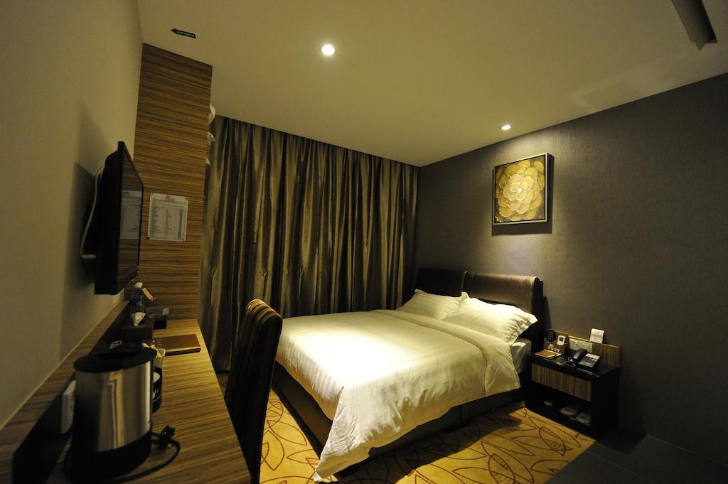 Milano Hotel Келуанг Стая снимка