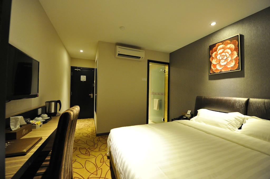 Milano Hotel Келуанг Стая снимка