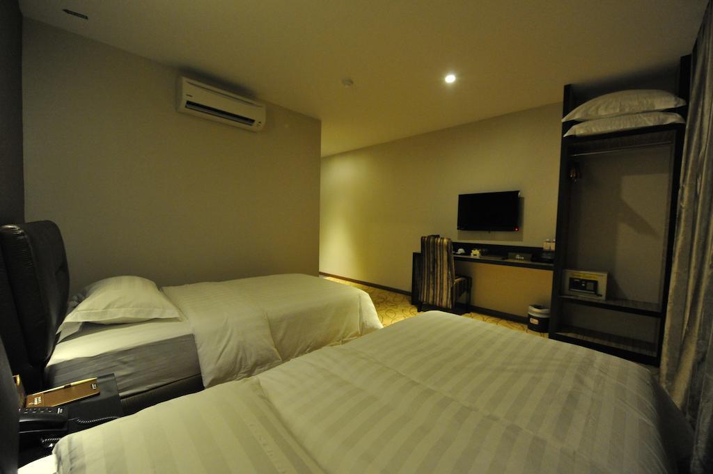 Milano Hotel Келуанг Стая снимка