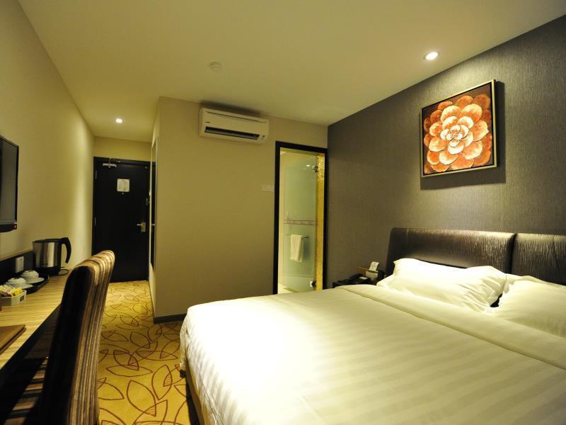 Milano Hotel Келуанг Екстериор снимка